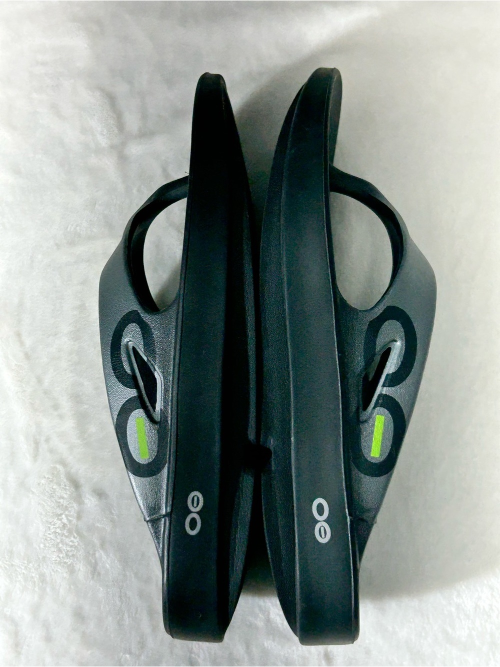 OOFOS OOriginal Women’s Black and Silver Recovery Thong Sandals Size 8 - Picture 6 of 8